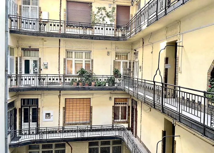 Rainbow Pearl Apartment At St Stephen\' S Basilica